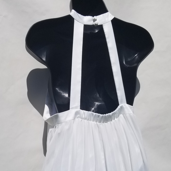 XOXO| White Pleated Halter Top - Picture 4 of 4